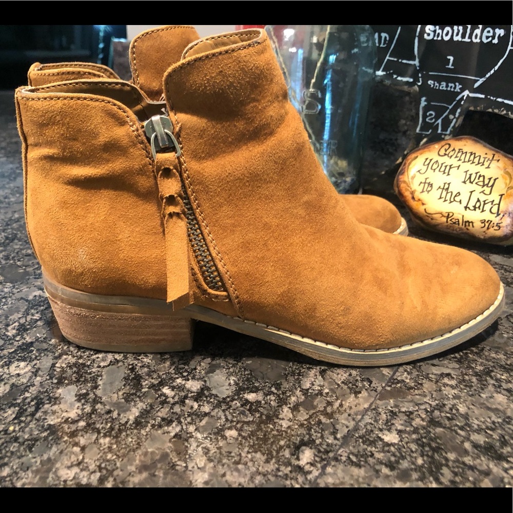 American Eagle ankle boots